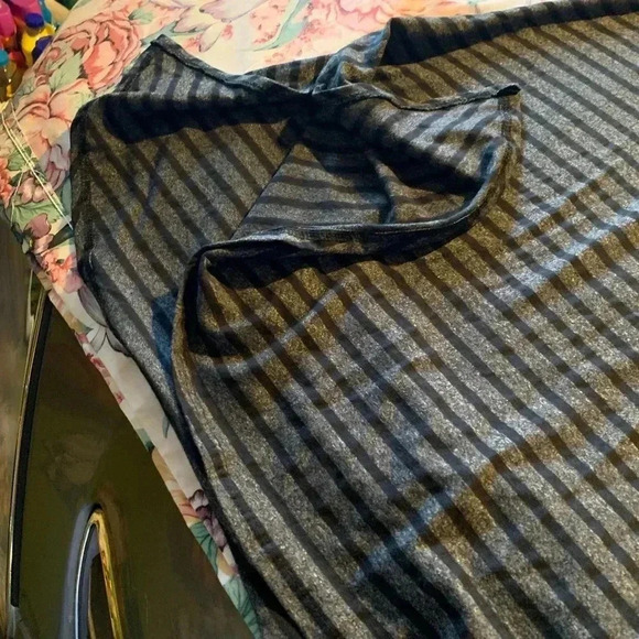 NWT Lularoe Women’s Top Size Medium - Picture 2 of 14